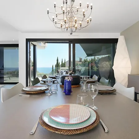 888 * Roquebrune-sur Argens